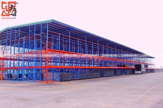 Kệ chứa hàng ngoài trời